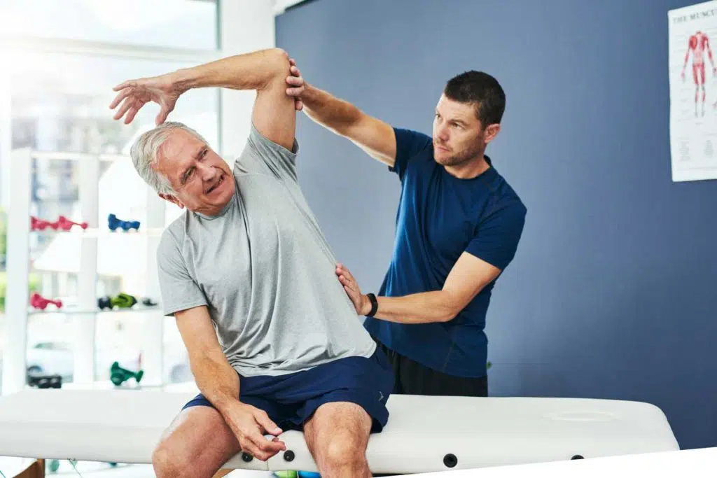 man receiving chiropractic therapy for arthritis