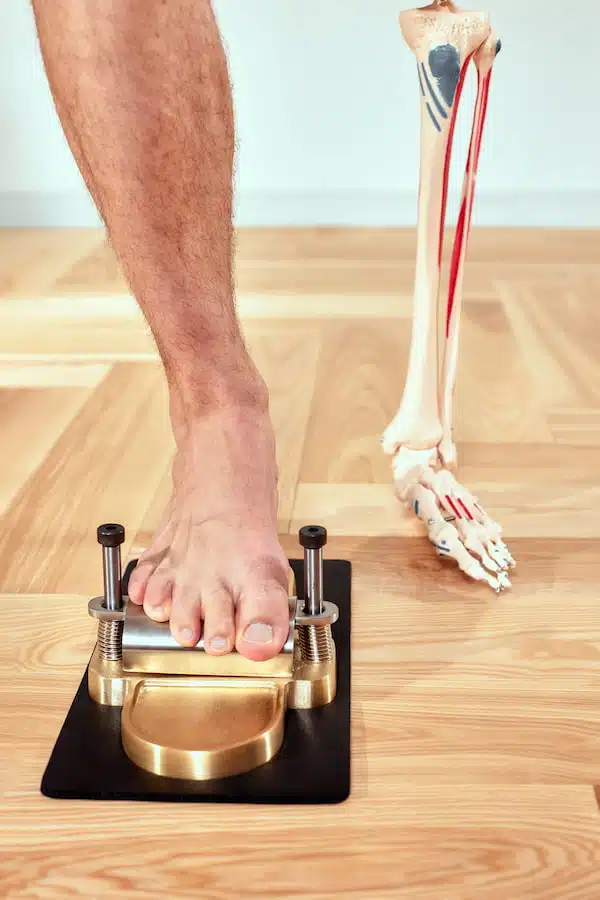 instrument used for diagnosing flat feet or plantar fasciitis