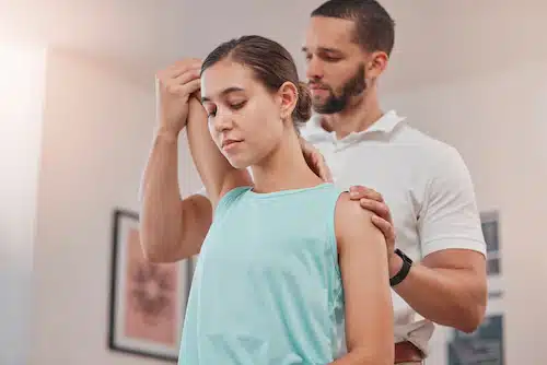 Noninvasive Chiropractic for Shoulder Pain After a Motor Vehicle Accident