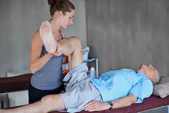 Experienced Chiropractor for Knee Pain treating an elderly patient