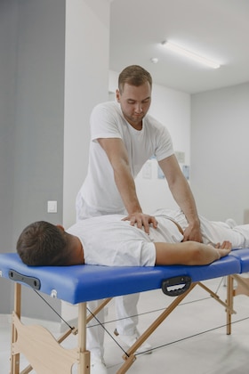 chiropractor doing hip adjustment on patient with hip pain